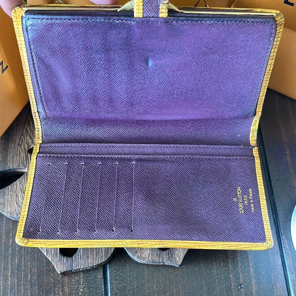 Louis Vuitton Epi Kisslock Long Yellow Gold Wallet - Picture 6 of 12